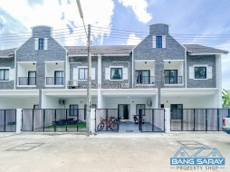 Town Home For Sale In Beachside Bang Saray - 3 Bedrooms House For Sale In Bang Saray, Na Jomtien