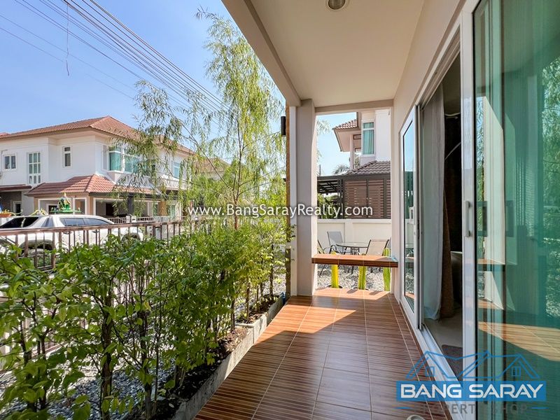 Spacious 2-Storey Detached House with Communal Pool House  For rent
